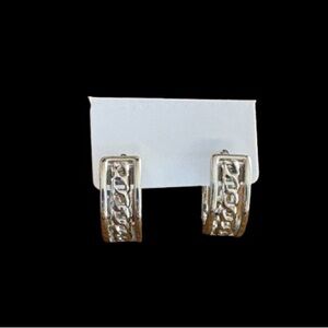 Pretty Bird Jewelry 18K White Gold Plated Hoop Earrings
